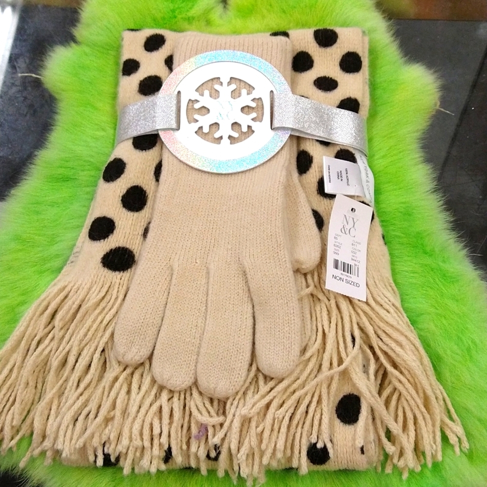 NY&C Scarf & Gloves Set NWT